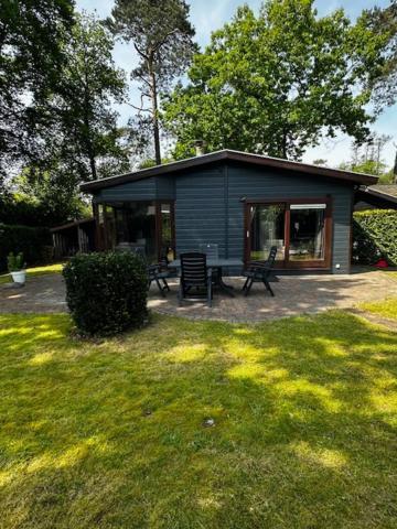 Dubbele Chalet Op Recreatiepark Topparken Op De Veluwe In Beekbergen Met Grote Vrije Tuin En Eigen Parkeerplaats Villa Dış mekan fotoğraf