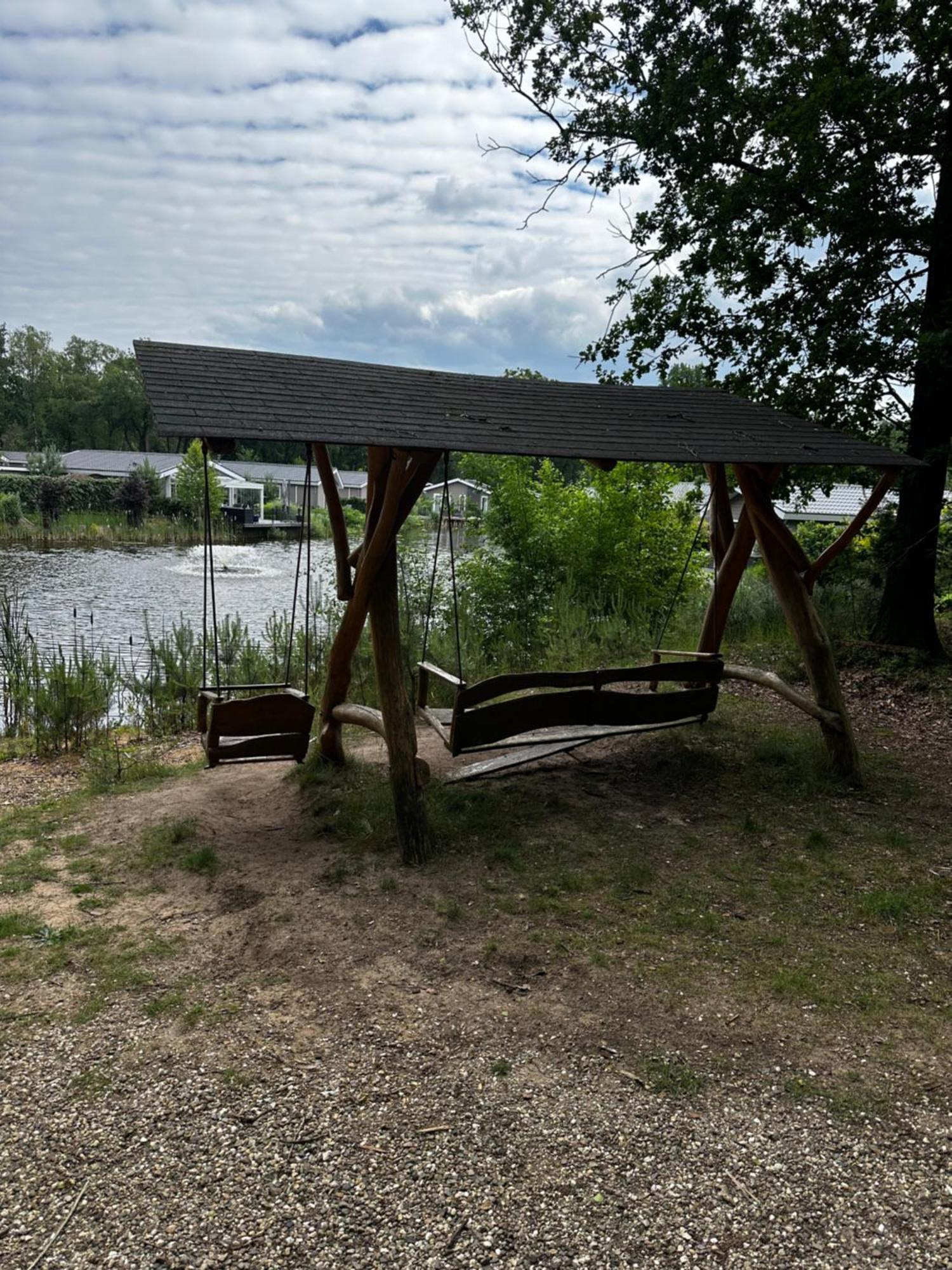 Dubbele Chalet Op Recreatiepark Topparken Op De Veluwe In Beekbergen Met Grote Vrije Tuin En Eigen Parkeerplaats Villa Dış mekan fotoğraf