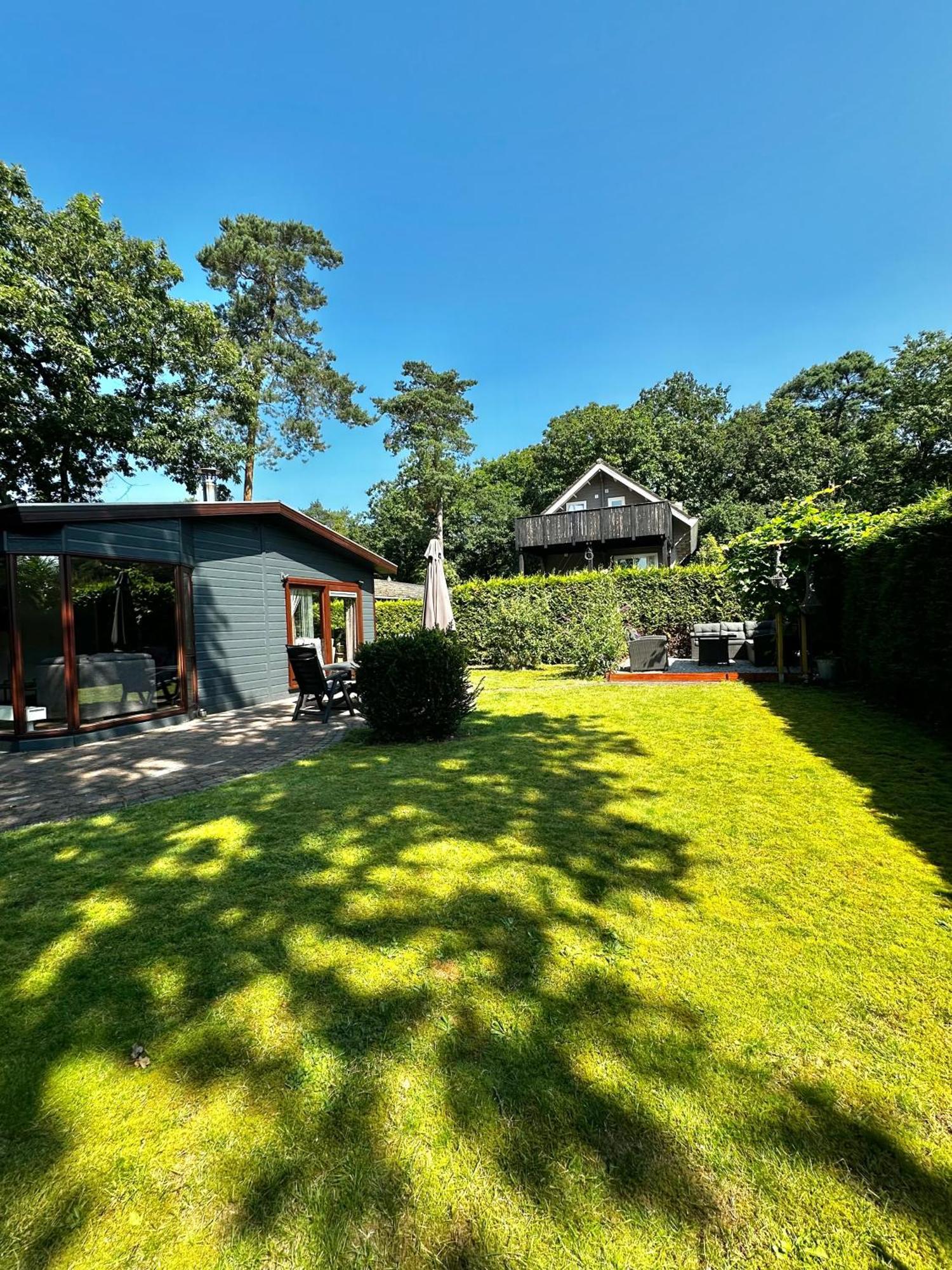 Dubbele Chalet Op Recreatiepark Topparken Op De Veluwe In Beekbergen Met Grote Vrije Tuin En Eigen Parkeerplaats Villa Dış mekan fotoğraf