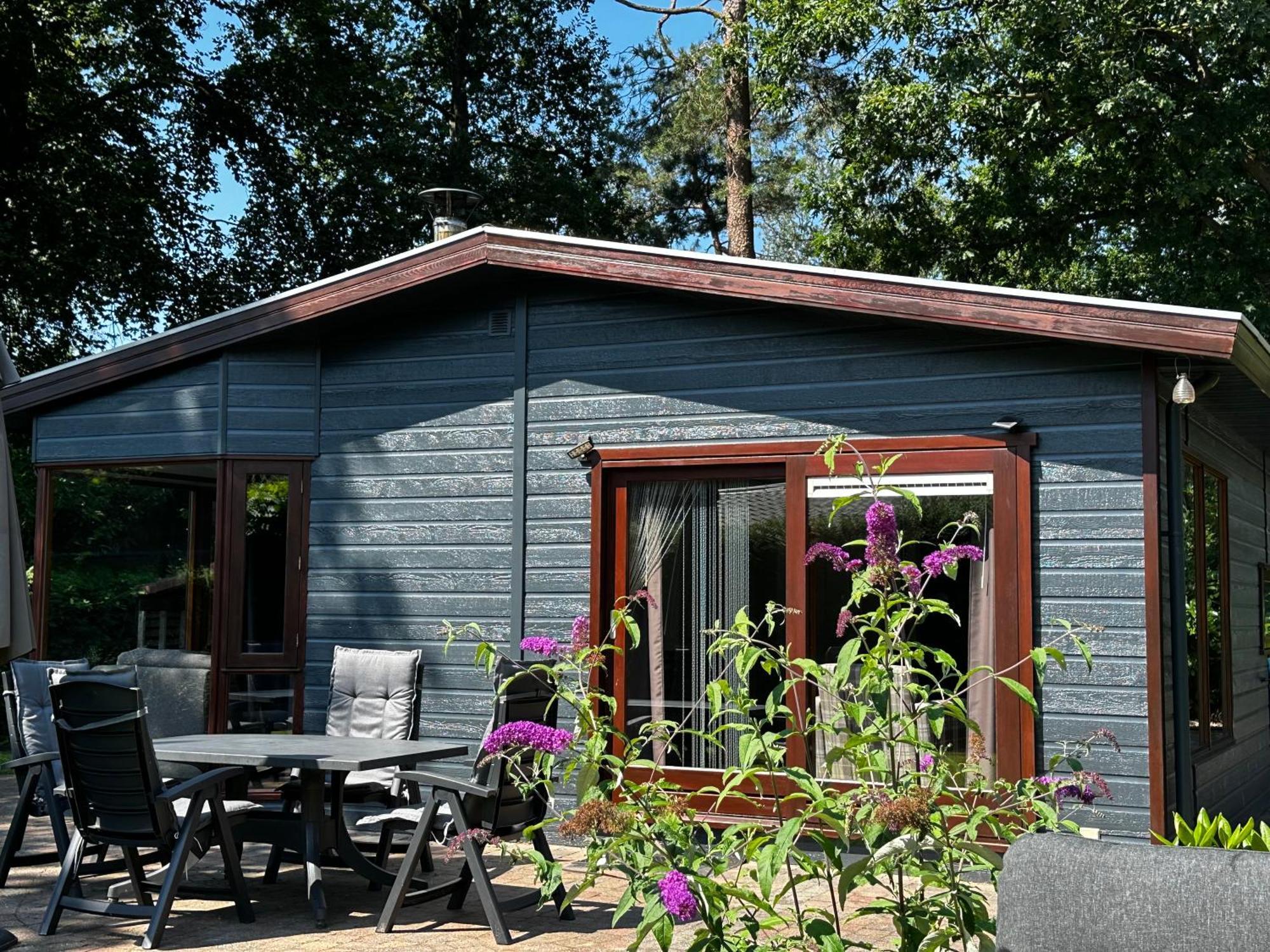 Dubbele Chalet Op Recreatiepark Topparken Op De Veluwe In Beekbergen Met Grote Vrije Tuin En Eigen Parkeerplaats Villa Dış mekan fotoğraf